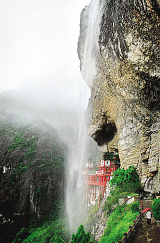平和县作为福建省旅游重点县之一,全县范围内集中了山岳风光