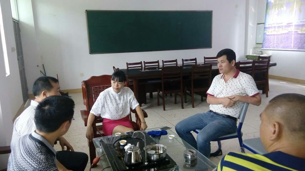 大溪镇党委宣委蔡志光等到后时中学指导工作-